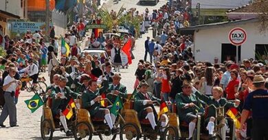 Primeira colônia alemã de Santa Catarina, São Pedro de Alcântara abre os festejos com sua Oktobertanz