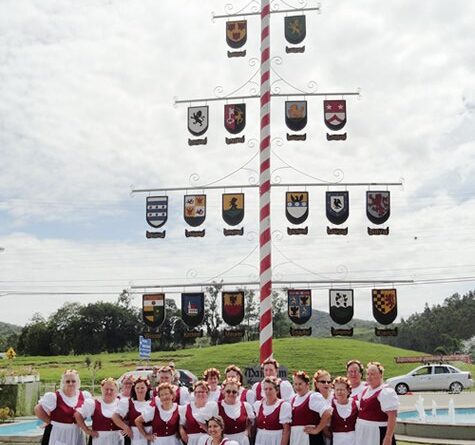 Aspectos da Maibaum - Árvore de Maio - da cidade de Águas Mornas-SC.