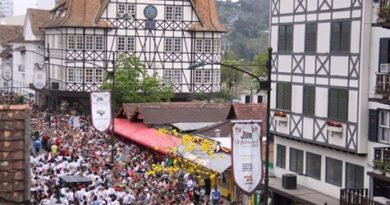 Oktoberfest é tradicional e reflete cultura alemã em Blumenau