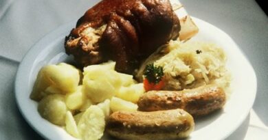 Prato alemão, que estará presente no festival, acompanha bisteca suína, linguiça, chucrute e batatas