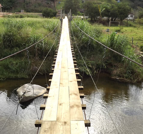 Ponte Pênsil reformada em Santa Cruz da Figueira